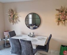 white high gloss dining table
