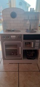 Toy kitchen
