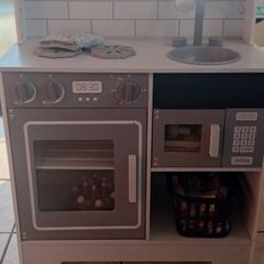Toy kitchen