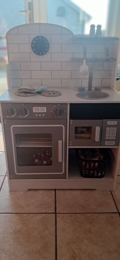 Toy kitchen