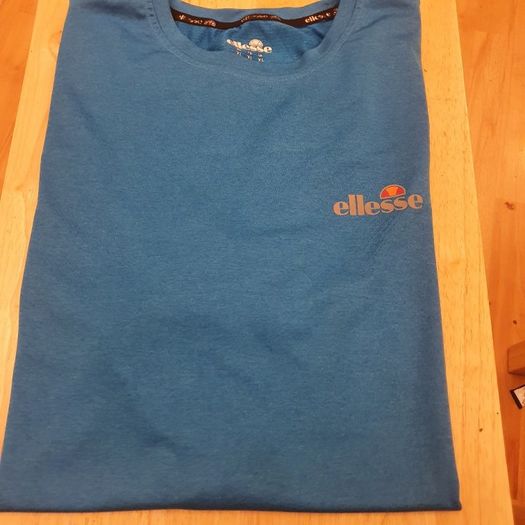 Tee Shirt/Ellesse Becketi Tee Shirt .. Size: X-Large .. Price Drop