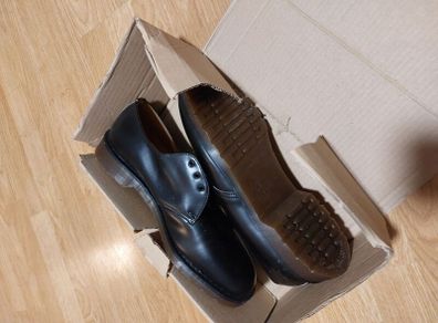 Adult shoes. DR Martens. SIZE 10