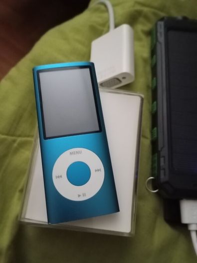apple shuffle & iPod.
