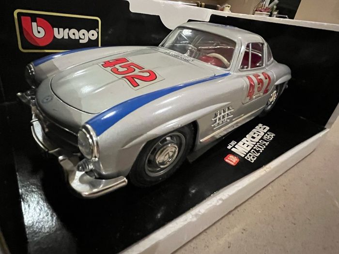 Mercedes 300 SL Gullwing 1/18 Burago