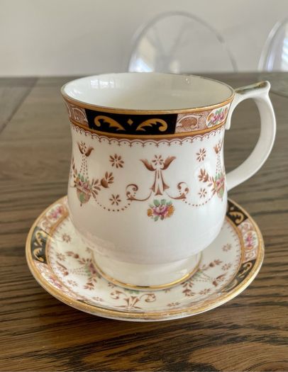 China fine bone teacup and saucer Queen's Olde England Vintage Antique