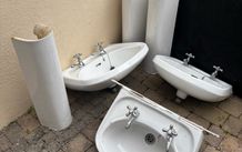 Sinks & Pedestal x 3