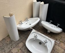 FEEE 2 Sinks & Pedestals