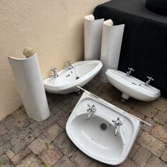 Sinks & Pedestal x 3