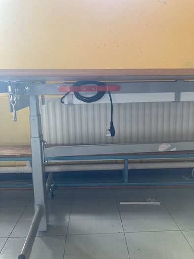 height adjustable desk/table