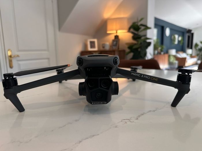 DJI Mavic 3 Cine Premium Combo ProRes, 1TB SSD, RC Pro Controller, 3 Batteries