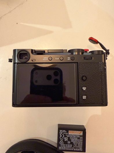 Fuji X-E5 and 27mm lens