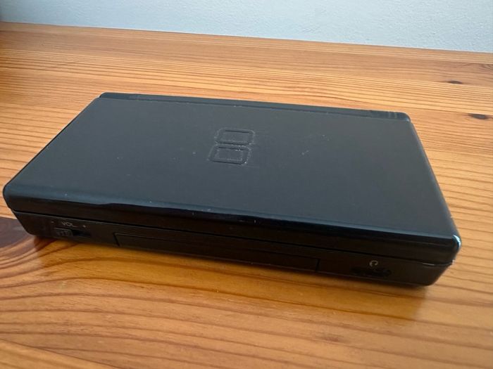 Nintendo DS Lite (Needs repair)