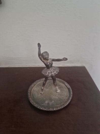 ballerina ring holder