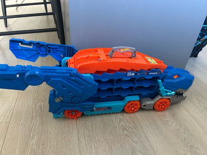 Hot Wheels Dino Car Transporter