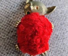 Vintage brass cat pin cushion see last photo for exact measurements FREE STANDARD POSTAGE INCLUDED
