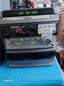 Philips Mini HIFI Systejm, Model FW530C, Radio, 3 CD changer and Dual Tape, in excellent cosmetic condition