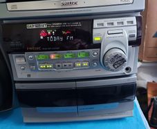 Philips Mini HIFI Systejm, Model FW530C, Radio, 3 CD changer and Dual Tape, in excellent cosmetic condition