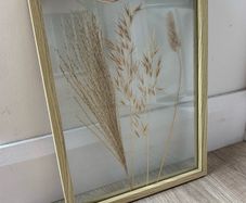 Dried flowers hanging frame