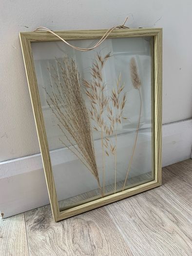 Dried flowers hanging frame