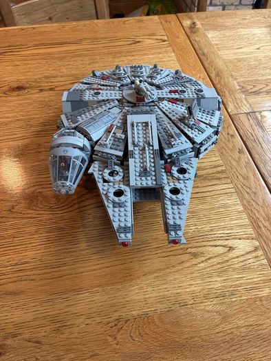 Lego Star Wars milennium falcon 75105