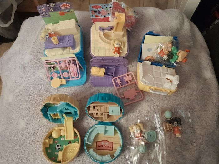 Polly Pocket style toys