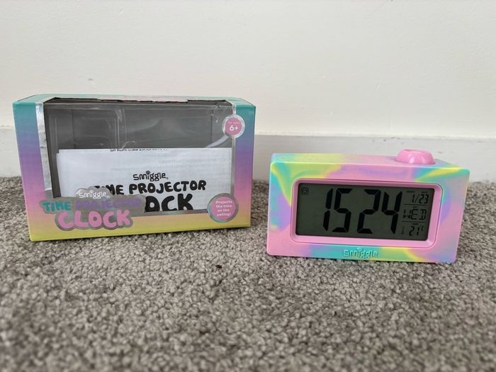 Smiggle time projector  clock