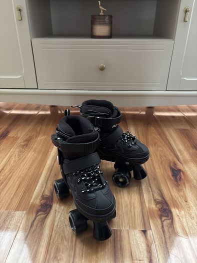 Roller skates black worn once or twice size uk 13-2 kids