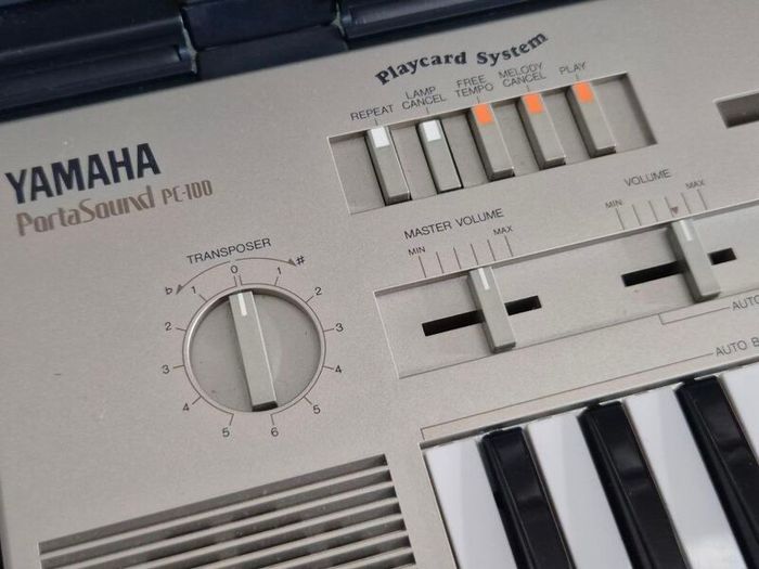 Rare Yamaha PortaSound PC-100 with original box and playcards