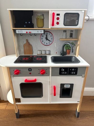 Kitchen and all appliances