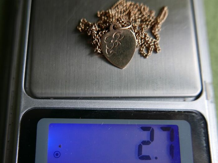 Vintage 9ct Gold 375 Gold Engraved Heart Pendant and chain 2,7g L-12"