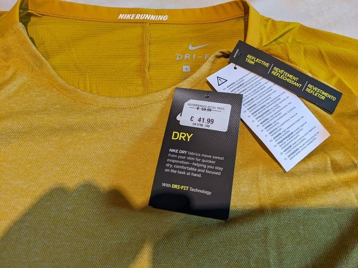 Brand new with tags Nike Dri-FIT Run Division