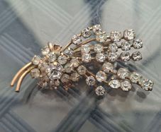 Lovely Vintage clear Rhinestone Brooch