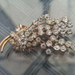 Lovely Vintage clear Rhinestone Brooch