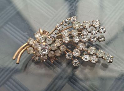 Lovely Vintage clear Rhinestone Brooch