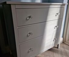 chest of drawers