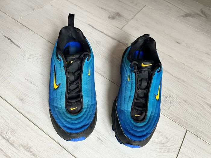 Nike Air blue boys runners Size 4