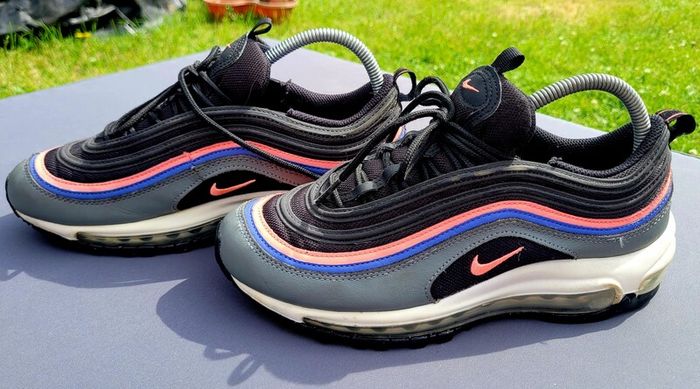 Shoe