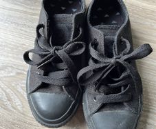 Black trainers