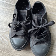 Black trainers