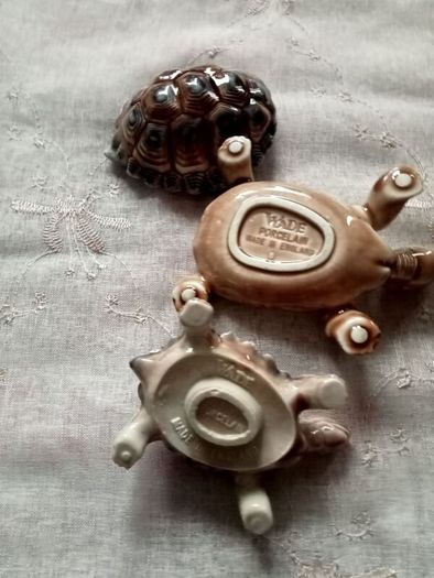 Vintage collectible WADE "The Tortoise Family" Papa Ashtray and Baby Tortoise
