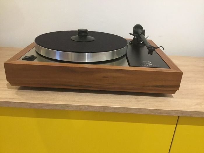 Linn Sondek LP12 Turntable