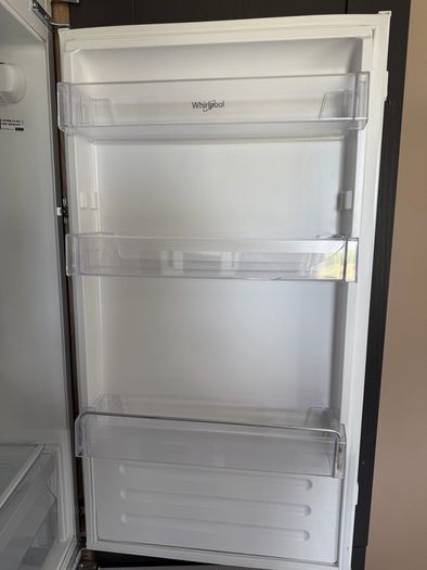 Whirlpool integrated fridge/ freezer