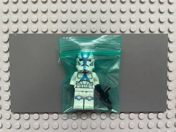 lego Star Wars sw1094 Clone Trooper, 501st Legion (Phase 2) minifigure- White Arms, Nougat Head