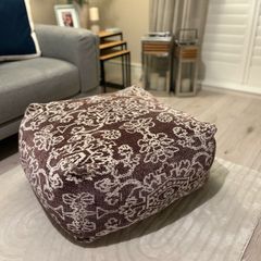 Foot pouffe / Ottoman / Foot stool