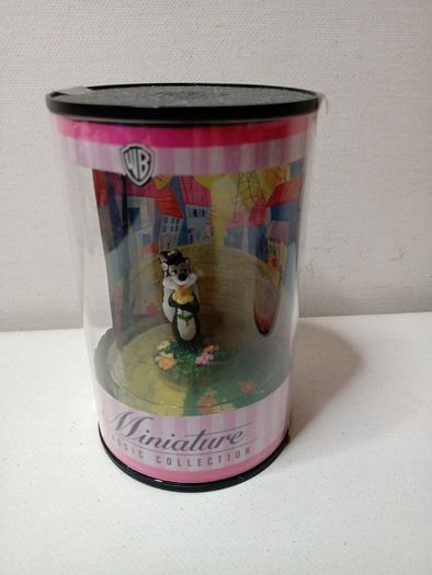 Warner Bros Miniature Classic Collection Pepe Le Pew 1999