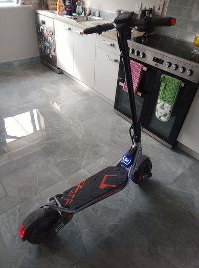 Electric scooter kukirn a1