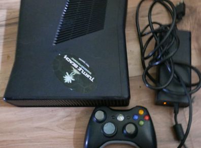 Xbox360 250GB  +1Pad (one game)