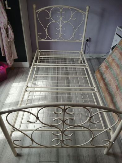 single metal bed frame