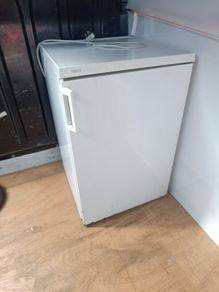 Small under counter fridge/freezer Zanussi