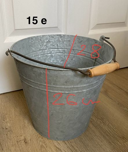 photography prop- bucket